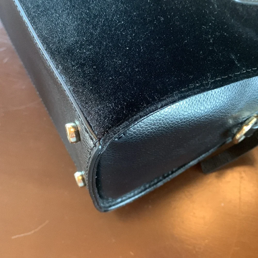 Kate Spade Mini Reilly velvet pearl bag EUC - Picture 11 of 17